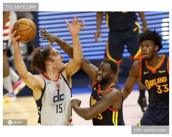 比尔三分爆发，助力凤凰城取得关键胜利